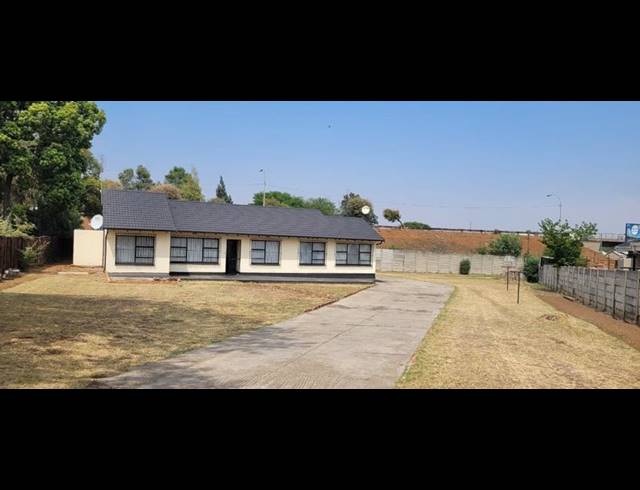 4 BEDROOM HOUSE FOR SALE IN BRACKENHURST